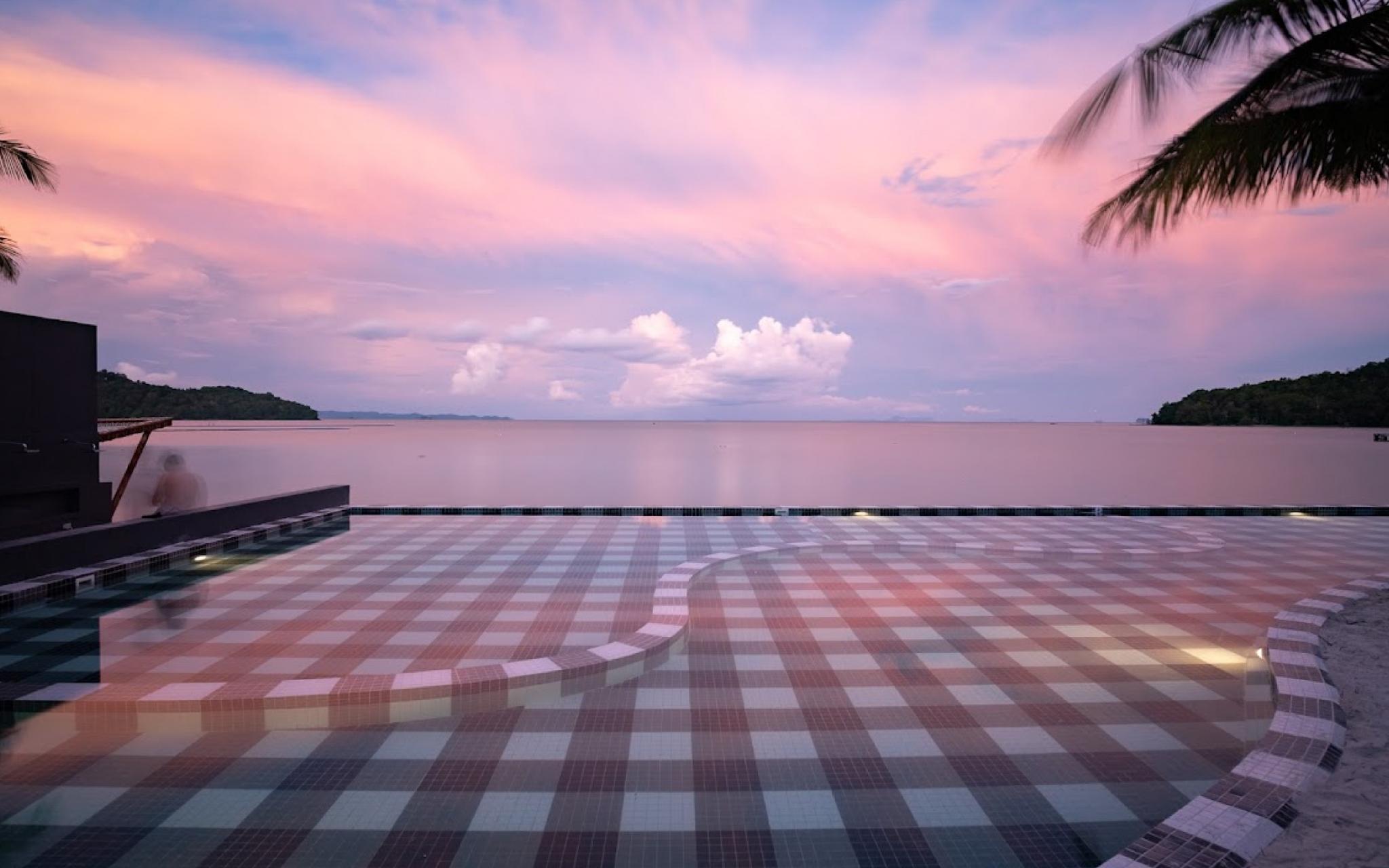 Foto Hotel Phuket Beachfront Kültér fotó View of the Gulf of Thailand from the hotel