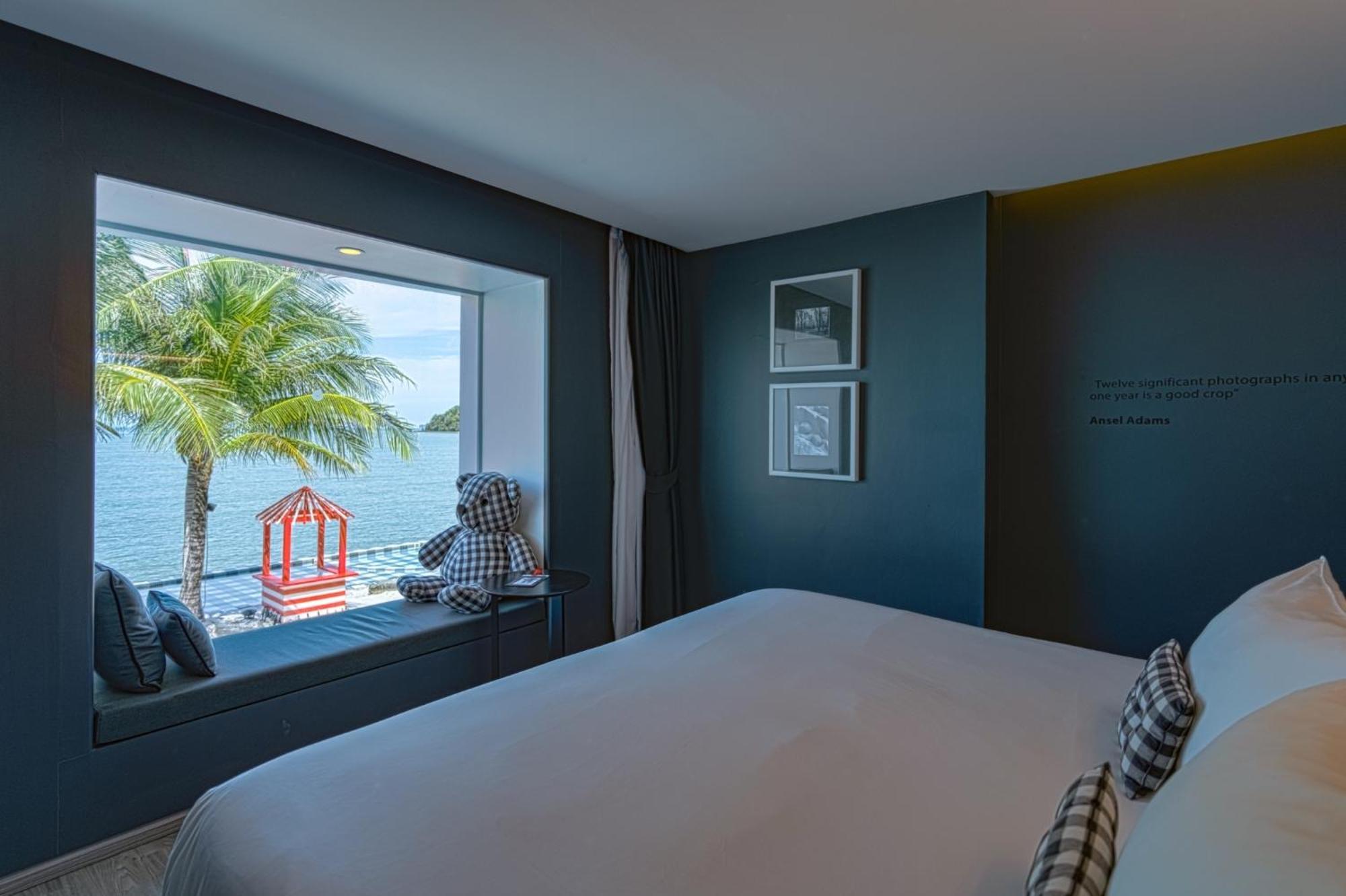 Foto Hotel Phuket Beachfront Kültér fotó Deluxe Ocean View